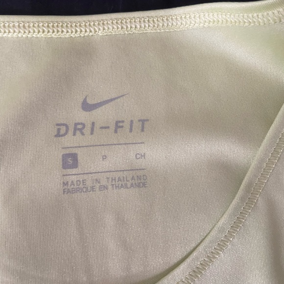 Small Nike tank - Picture 3 of 3